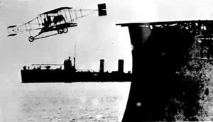 美国海军在巡洋舰上进行飞机起飞试验