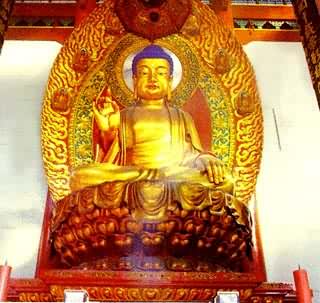 图 杭州灵隐寺木雕释迦牟尼佛像(1955年刻成)