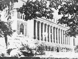 巴特勒图书馆，哥伦比亚大学图书馆服务学院设于该馆