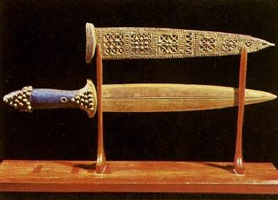 西亚苏美尔－阿卡得时代　带青金石剑柄和黄金剑鞘的短剑