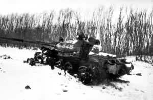 被中国人民解放军边防部队击毁的侵入中国领土珍宝岛的苏联边防军坦克
