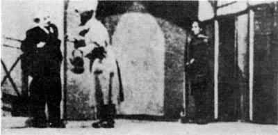 1940年延安鲁艺演出的《带枪的人》剧照
