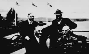 F.D.罗斯福（左2）、W.L.S.丘吉尔（左3）等人在第一次魁北克会议期间的合影