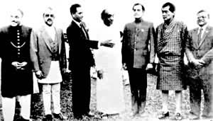 南亚七国第一次首脑会议在达卡举行(1985年12月)