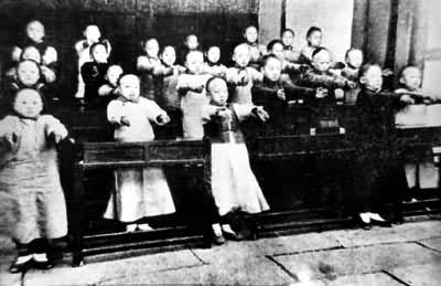 图1　20世纪初期学校室内体操课