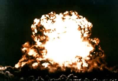 1964年10月16日中国首次原子弹试验的火球