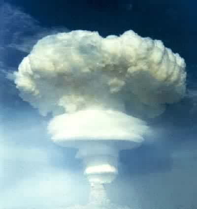 中国首次氢弹试验的蘑菇状烟云