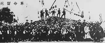 1907年，同盟会在广东潮州饶平县黄冈镇起义的情景