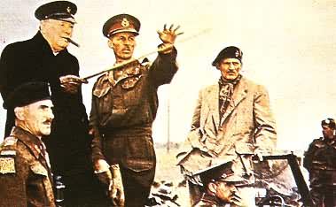  W.L.S.丘吉尔(后左)在诺曼底视察(1944年7月)