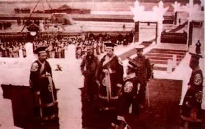 1914年中华民国大总统袁世凯在北京天坛祭天，翌年他公然复辟帝制