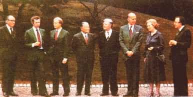 出席七国经济最高级会议的各国首脑合影（伦敦，1977年5月）
