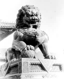 清紫禁城太和门前铜狮