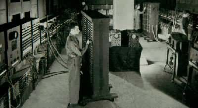 1946年美国宾夕法尼亚大学制造的第一代电子数字积分计算机