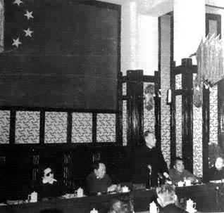 中央人民政府委员会决定成立以刘少奇为主席的中央选举委员会(1953年2月11日)