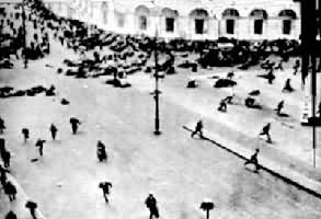 临时政府军队屠杀彼得格勒游行群众