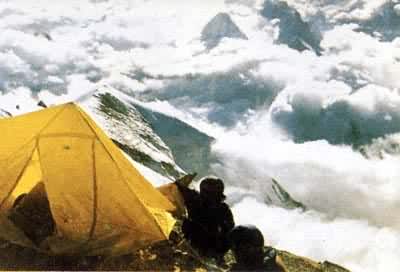 珠峰8300米高处的高山营地