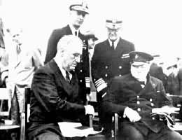 F.D.罗斯福(前左)、W.L.S.丘吉尔(前右)在大西洋会谈期间