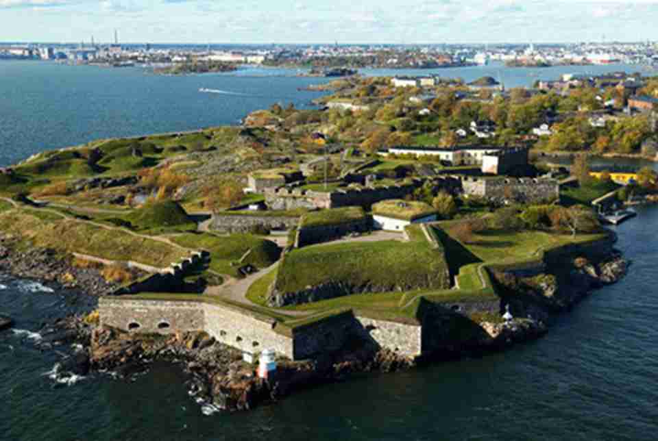 苏奥曼斯纳城堡建在芬兰赫尔辛基外海上的一串小岛上