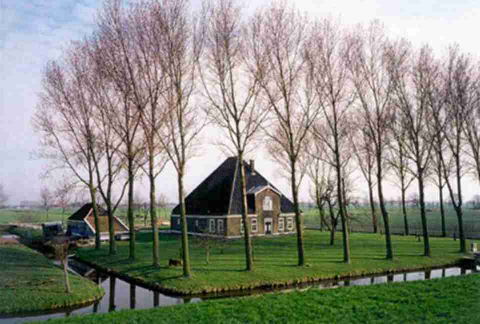 比姆斯特尔迂田是荷兰最早围海开垦的地区