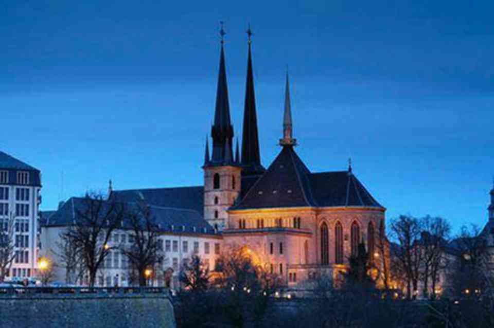 卢森堡城是一座拥有一千多年历史的以堡垒闻名于世的古城