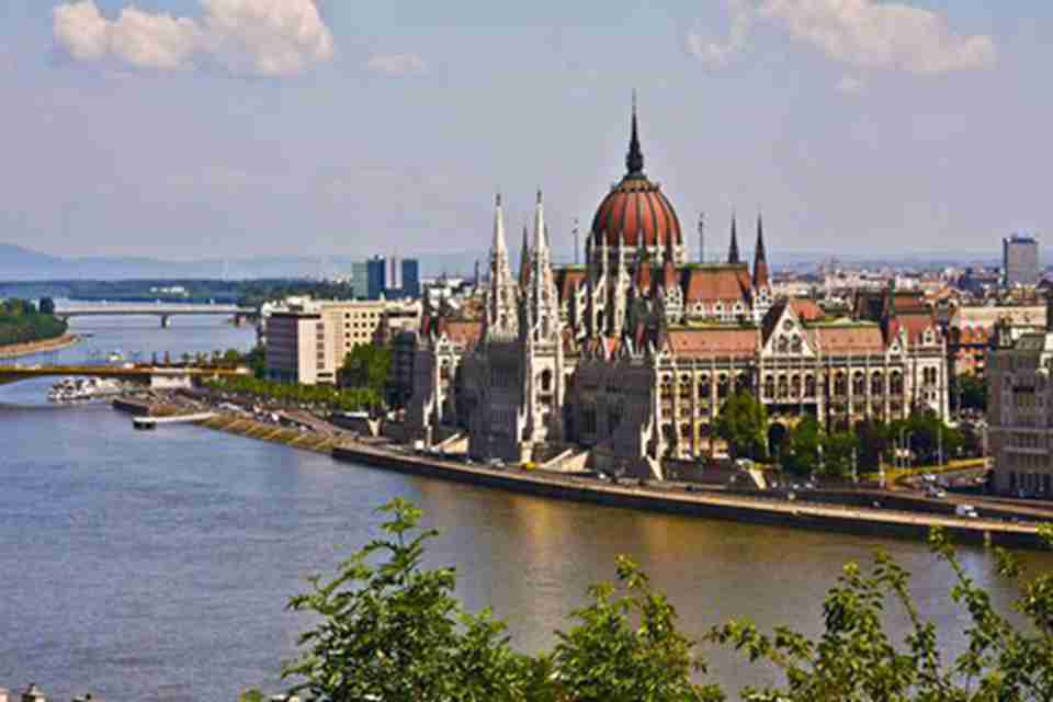 布达佩斯是一座历史悠久、风景秀丽的城市