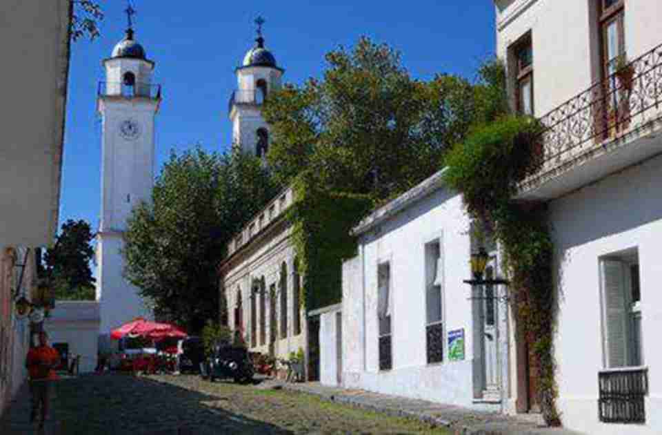 1680年，葡萄牙人在拉普拉塔联邦兴建了萨拉门多小镇