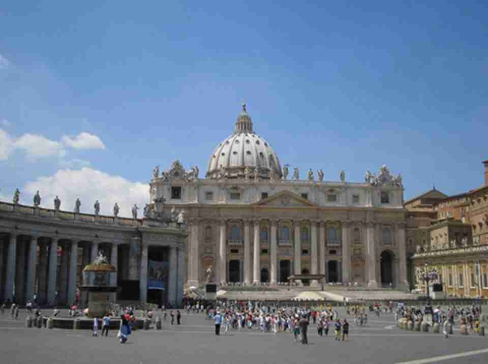 梵蒂冈在拉丁语中意为“先知之地”，原为中世纪教宗国的中心