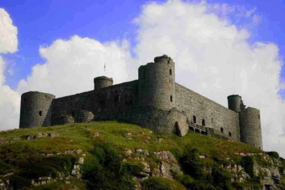 爱德华一世在圭内斯郡所修建的这些城堡是英国最好的中世纪城堡