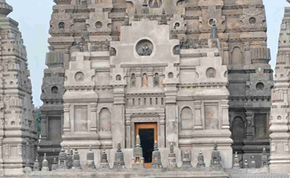 当前摩诃菩提寺庙总高约五十二公尺