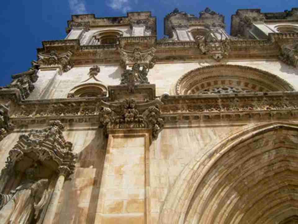 阿尔科巴萨修道院是西多会哥特式艺术的杰作