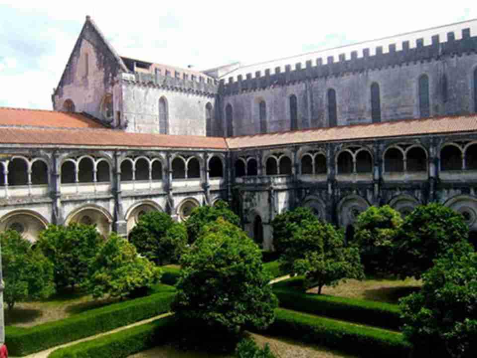 阿尔科巴萨修道院为早期哥特式风格，代表这种风格进入葡萄牙