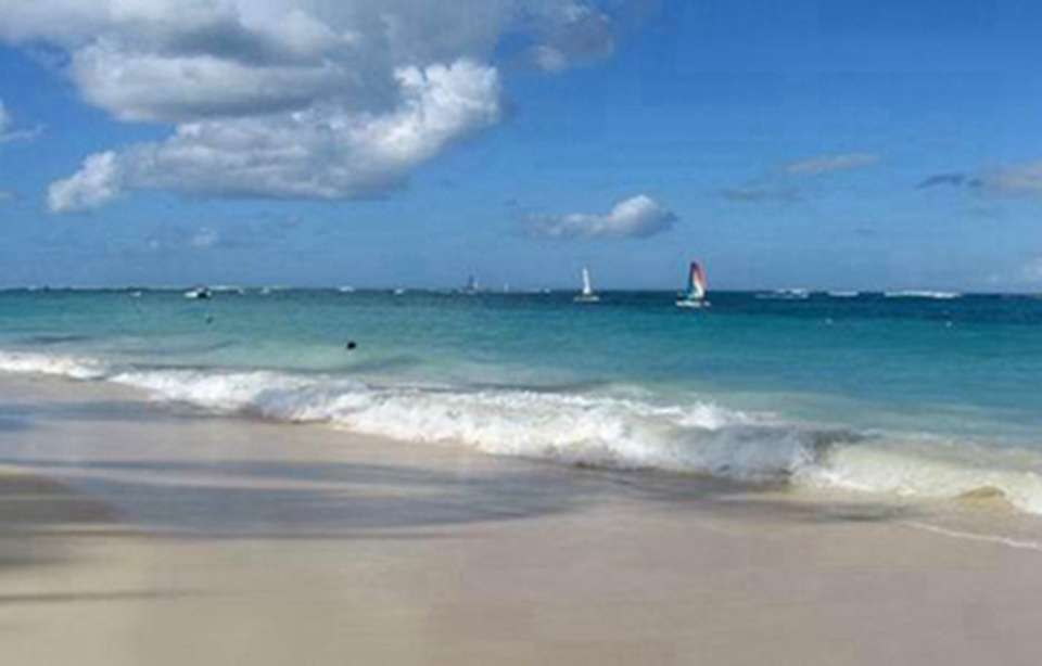 圣多明各的金色海滩—博卡奇卡海滩举世闻名