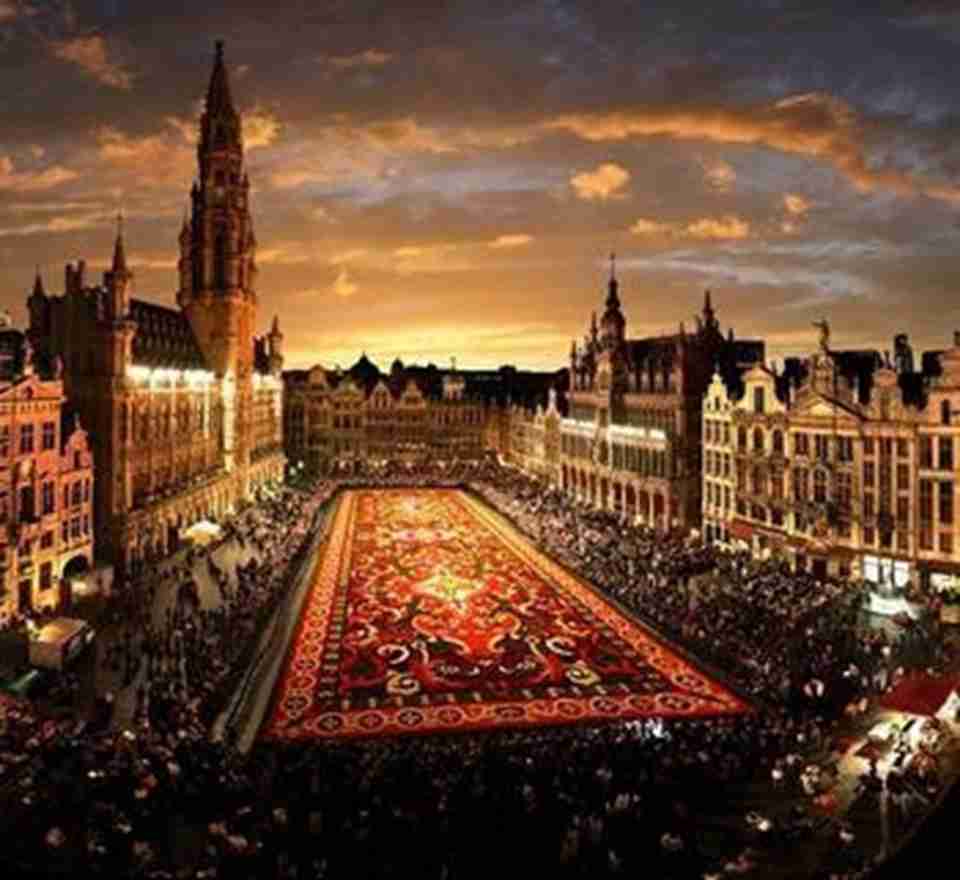 布鲁塞尔“鲜花地毯节”