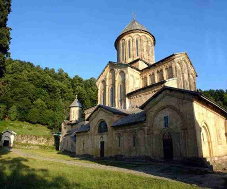 巴格拉特大教堂，建在乌克梅里奥尼山上