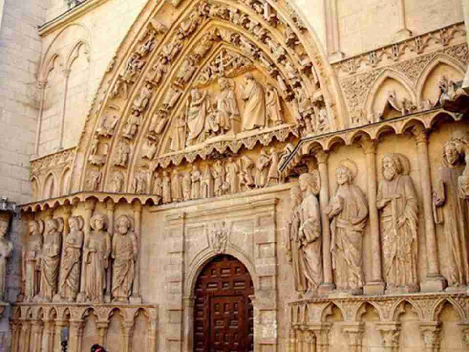 布尔戈斯大教堂的门雕装饰