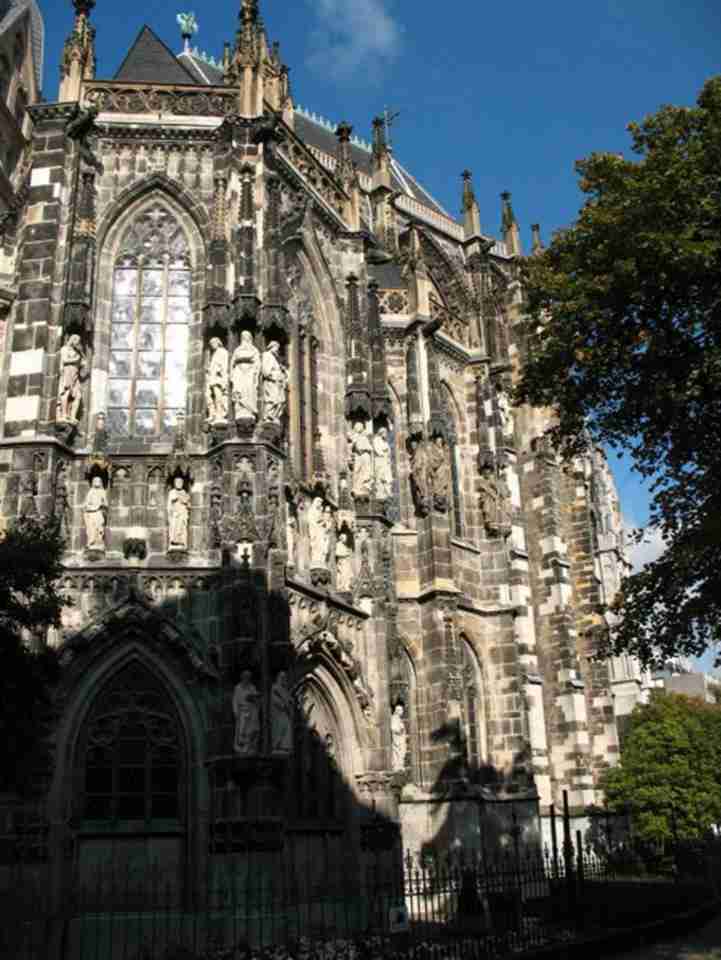 亚琛大教堂是欧洲最伟大的建筑之一