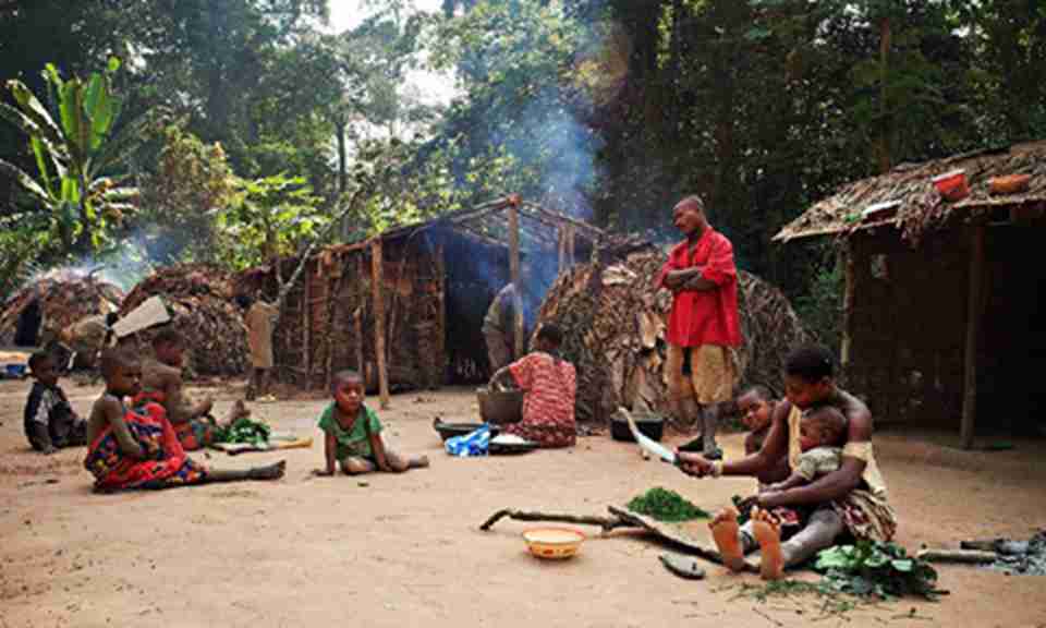 阿卡人（全称：阿卡俾格米人）目前居住在中非共和国西南部