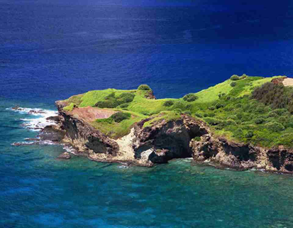 小笠原群岛是远古时代海底火山喷发形成的岛屿
