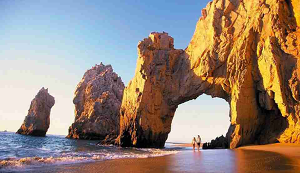 下加利福尼亚半岛有许多著名的旅游景点
