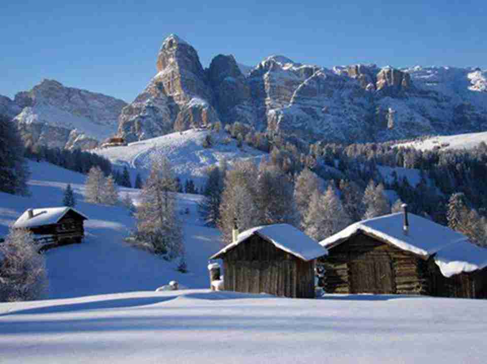 多洛米蒂山是国际冬季旅游的中心地