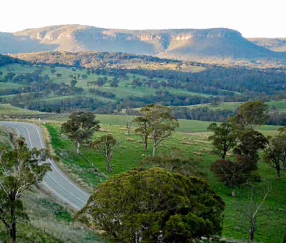 澳大利亚的大蓝山山脉地区位于东南部的新南威尔士州