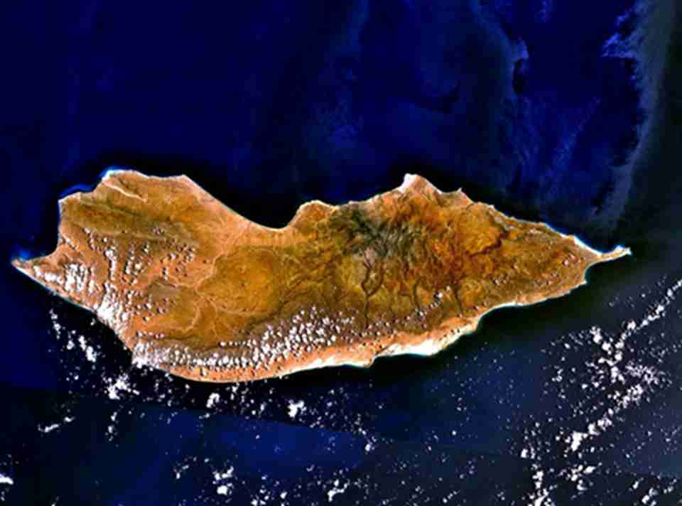 索科特拉群岛位于阿拉伯海与亚丁湾的交接处，是印度洋上四个岛群中的一个