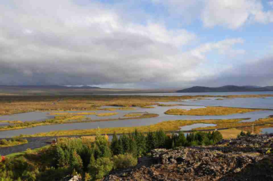 冰岛议会遗址附近还有许多火山裂谷和冰岛最大的淡水湖