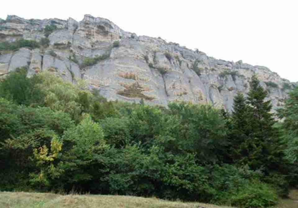 浮雕在马达腊村附近23米高的悬崖上