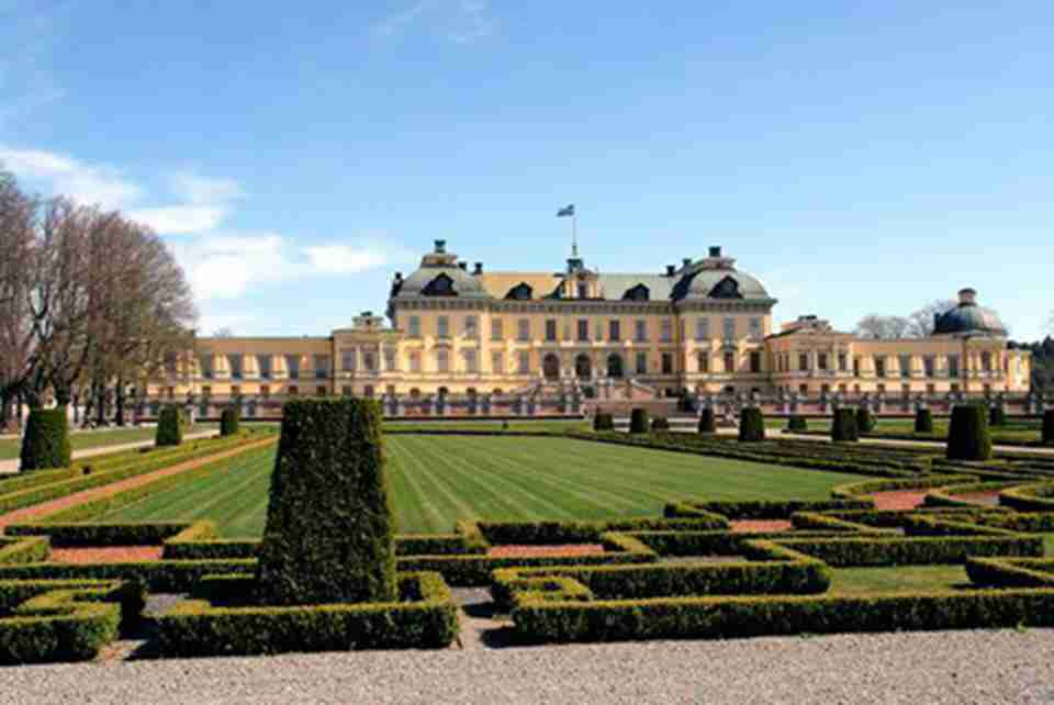 德罗特宁霍尔摩皇宫是瑞典王室的私人宫殿