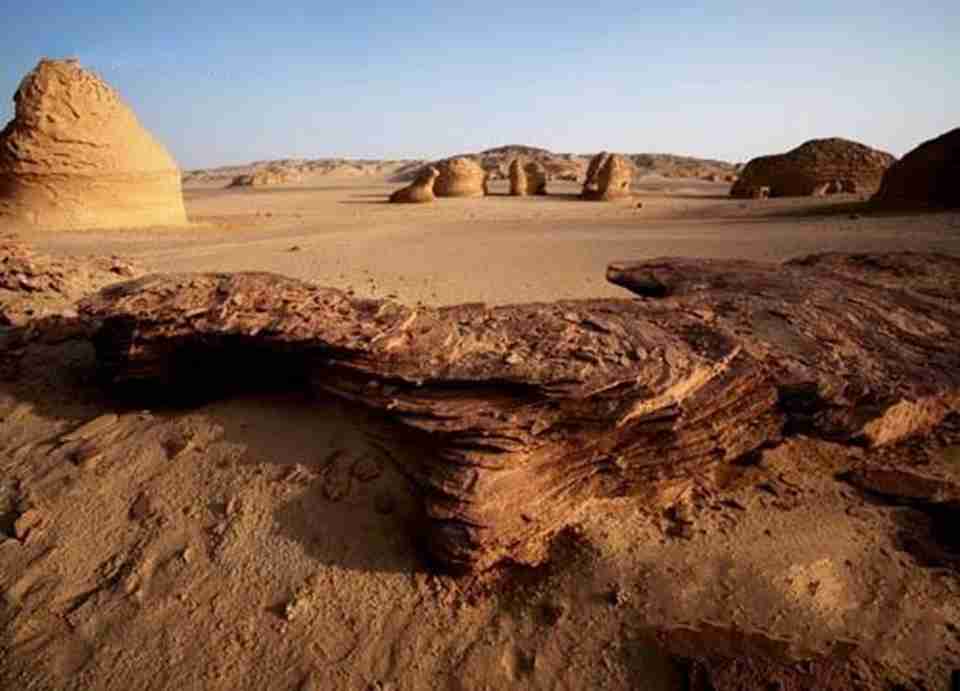 鲸鱼峡谷位于埃及沙漠西部的干涸河道