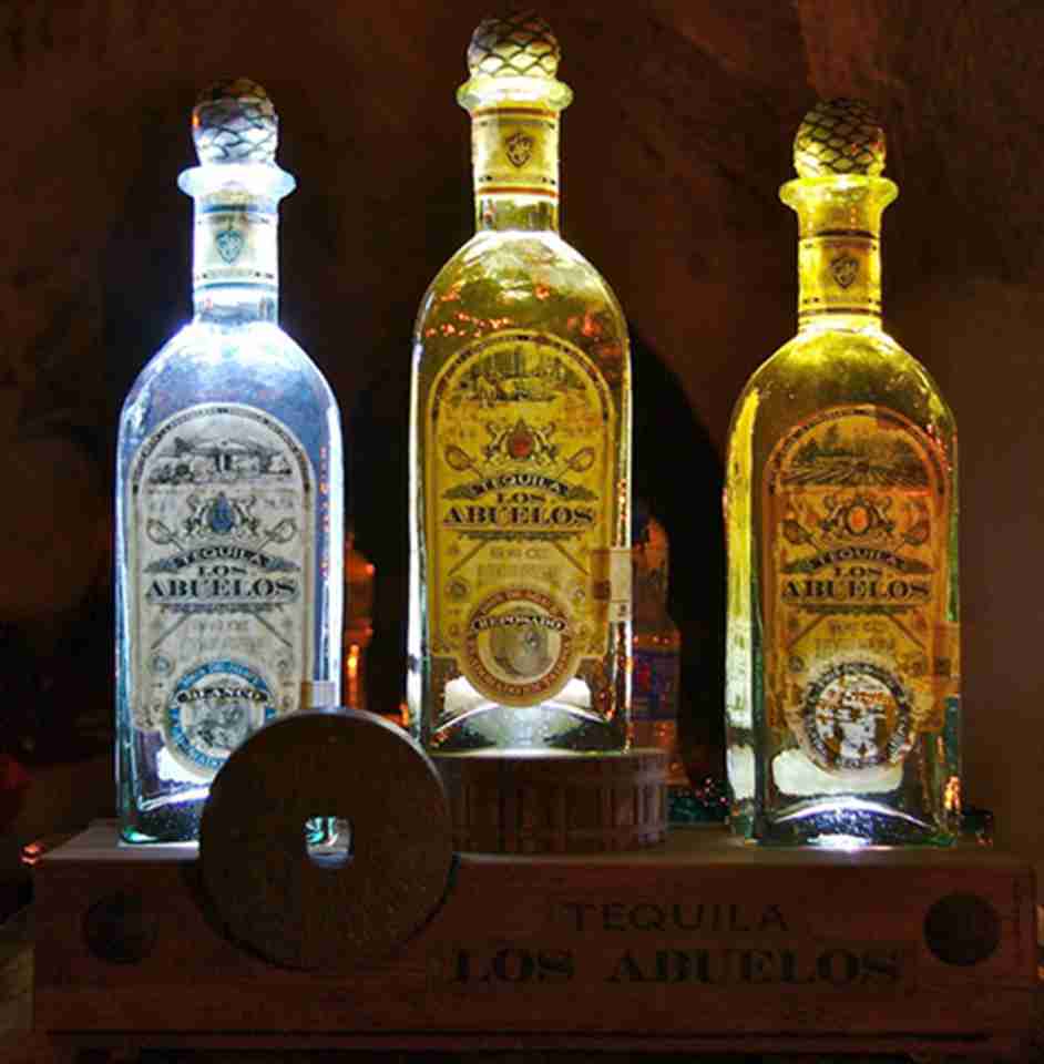 龙舌兰酒是墨西哥的国酒,也是世界上最受欢迎的烈性酒之一