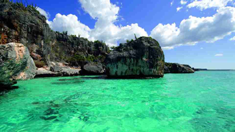 多米尼加位于加勒比海伊斯帕尼奥拉岛东部