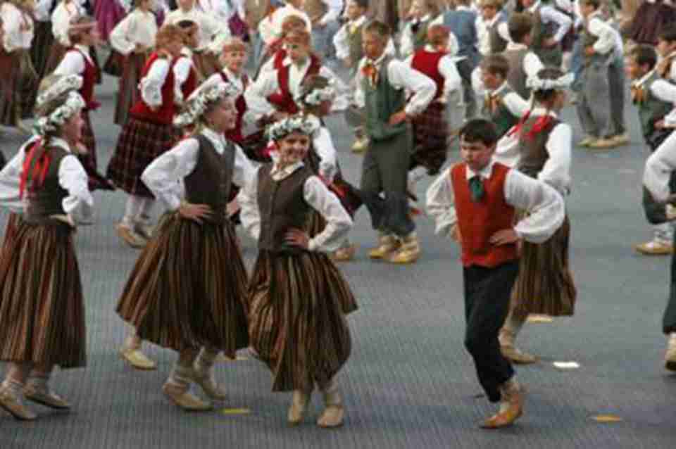 波罗的海的歌舞庆典活动，是当地民间传统表演艺术的宝库