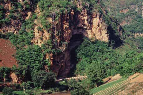 全国重点文物保护单位：石佛洞遗址